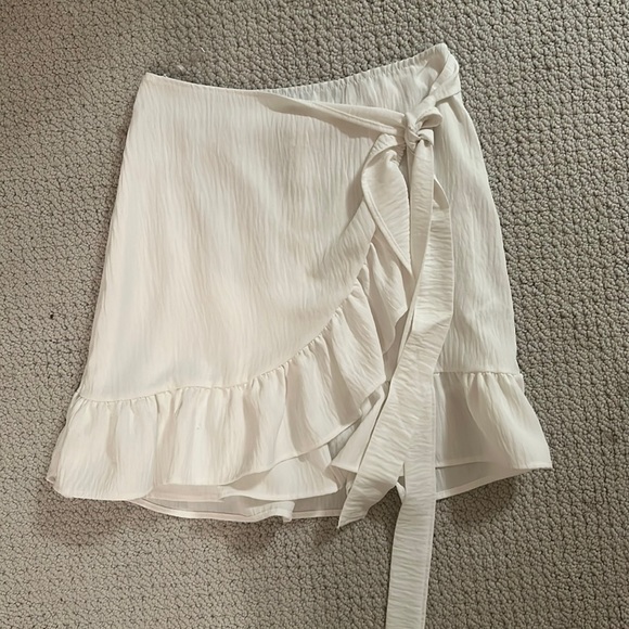 Princess Polly White wrap skirt - Picture 1 of 2